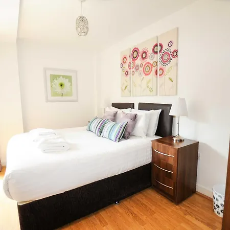 Hamilton Court From Your * 布里斯托