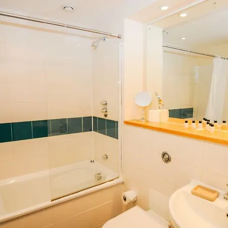 Hamilton Court From Your 公寓 *