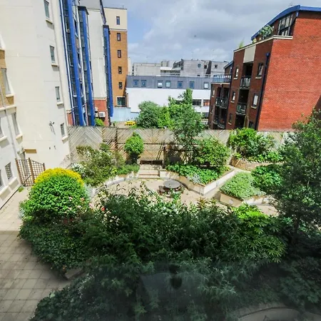 Lejlighed Hamilton Court From Your