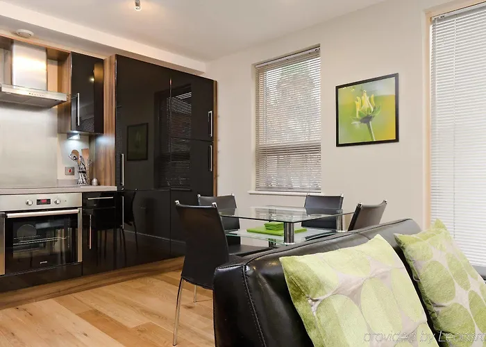 Hamilton Court From Your Appartement *