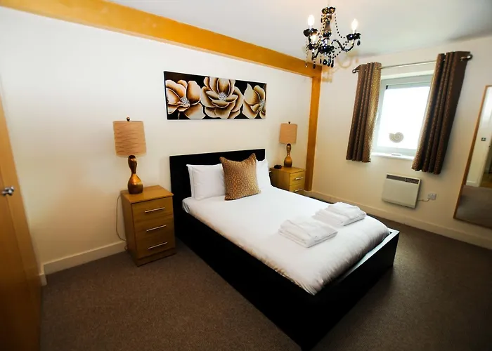 Hamilton Court From Your Appartement *