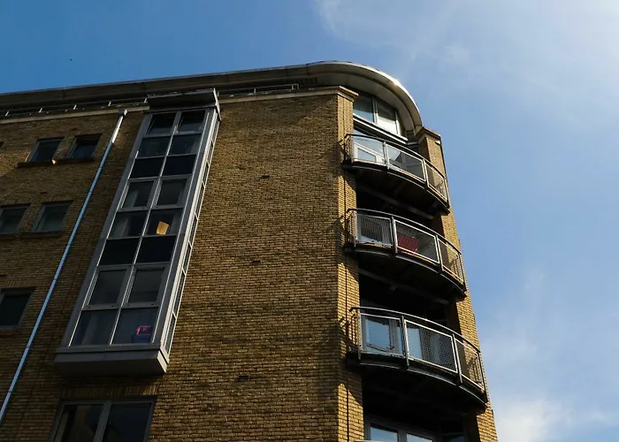 Hamilton Court From Your Appartement