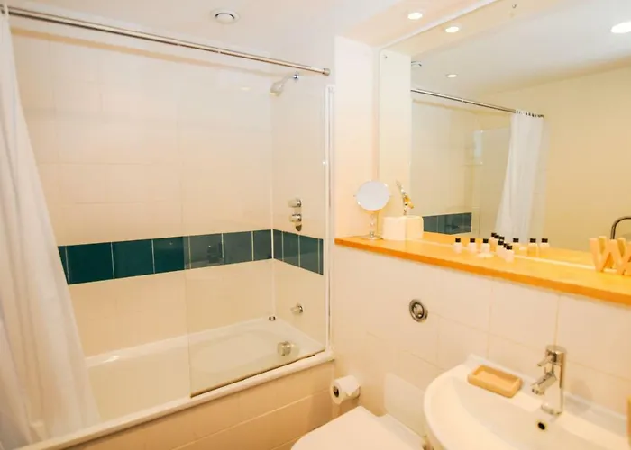 Hamilton Court From Your Appartement *